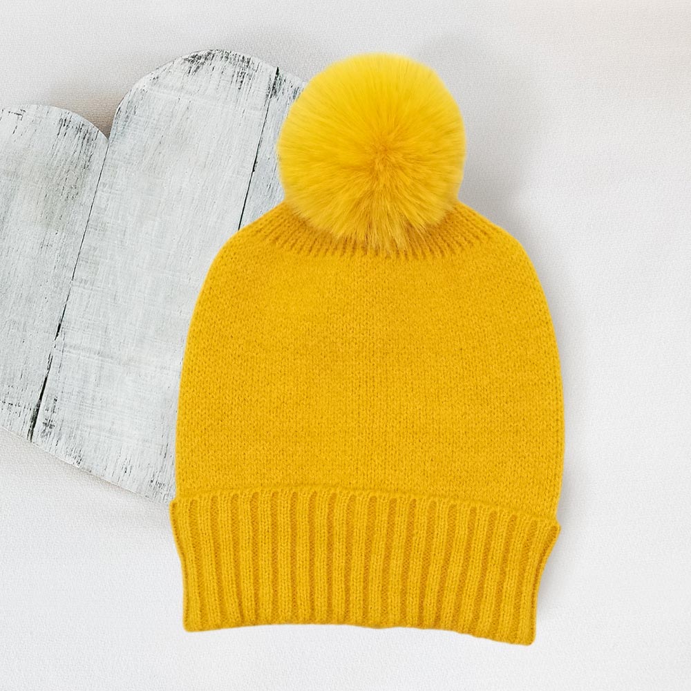 HATEGORY Solid Knit Beanie Hat With Faux Fur Pom