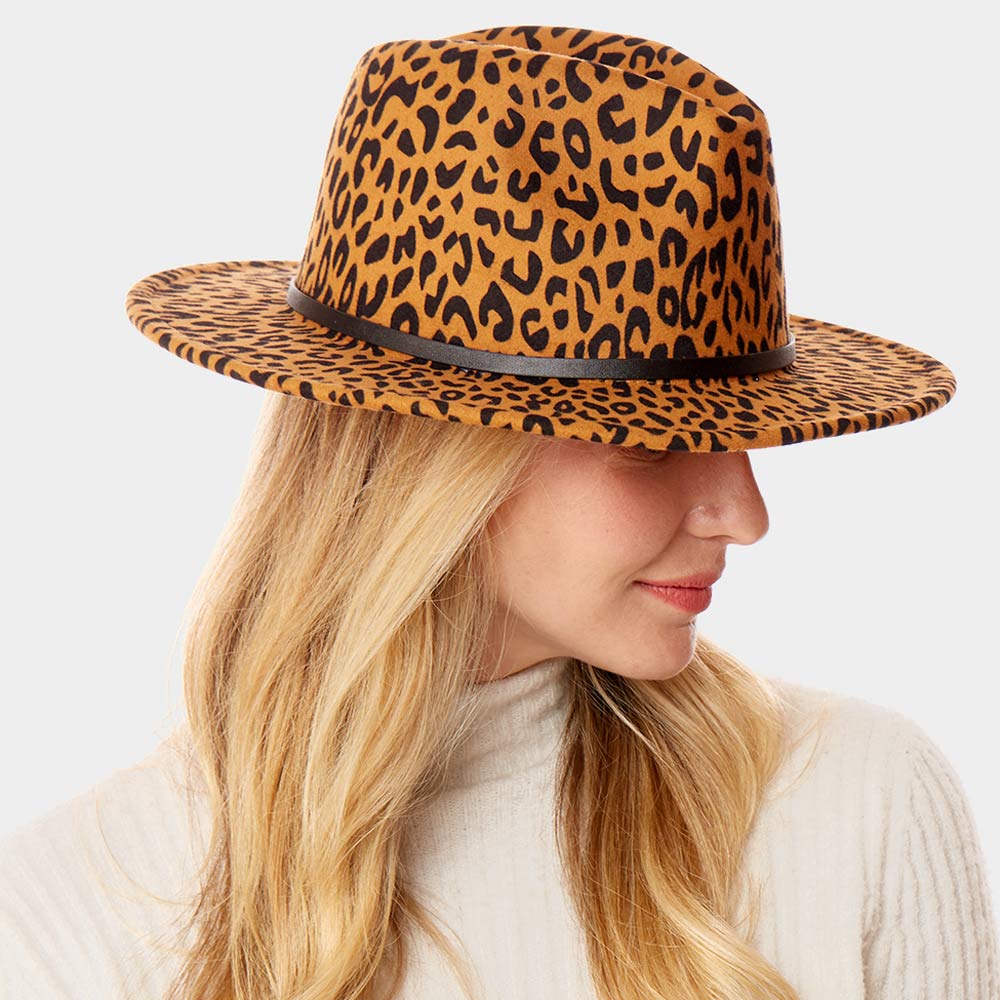 HATEGORY Faux Leather Band Detailed Leopard Patterned Panama Hat