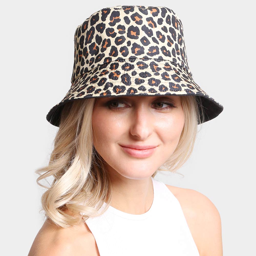 HATEGORY Leopard Patterned Reversible Bucket Hat