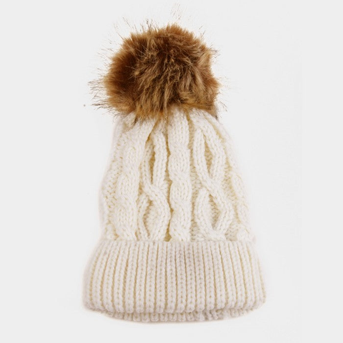 HATEGORY Cable knit beanie hat with furry pom pom