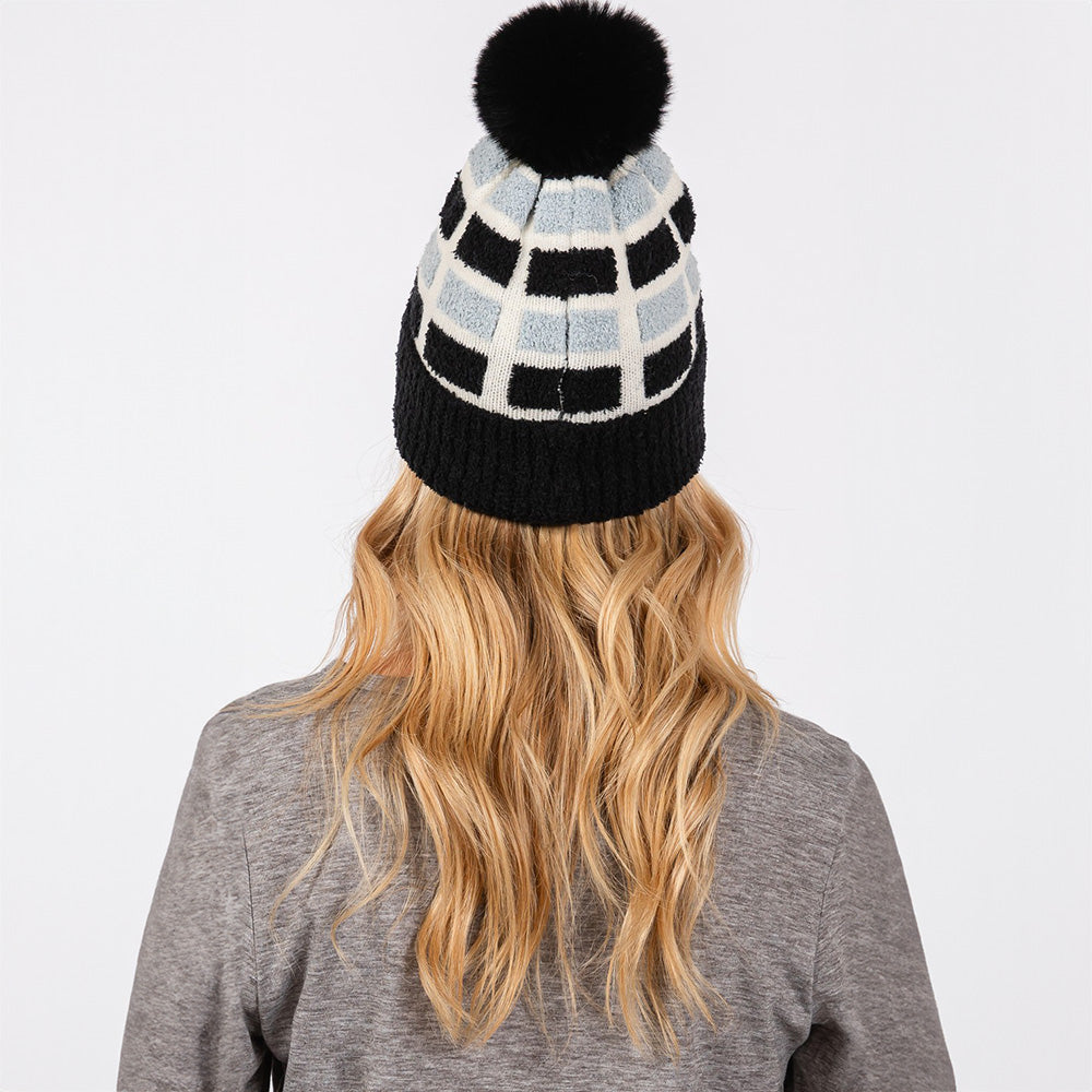 HATEGORY Cozy Color Blocked Pom Pom Beanie Hat