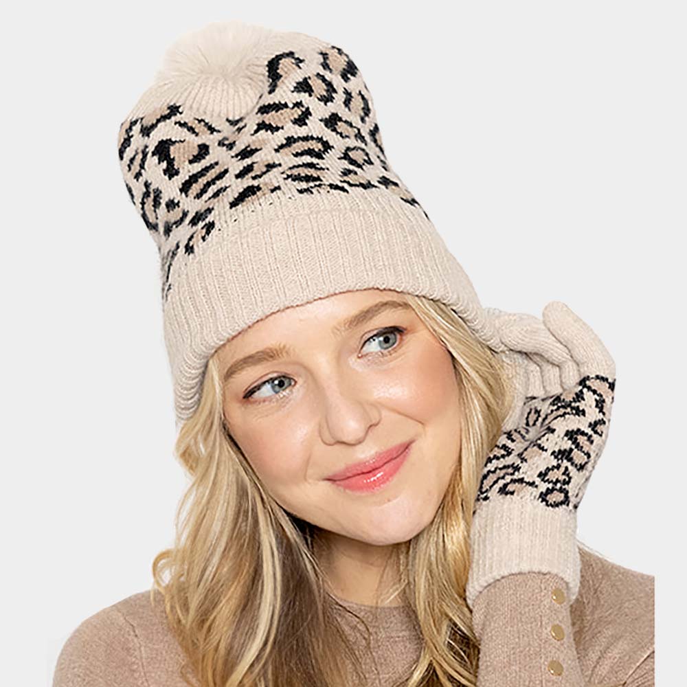 HATEGORY Leopard Patterned Faux Fur Pom Pom Ribbed Beanie Hat