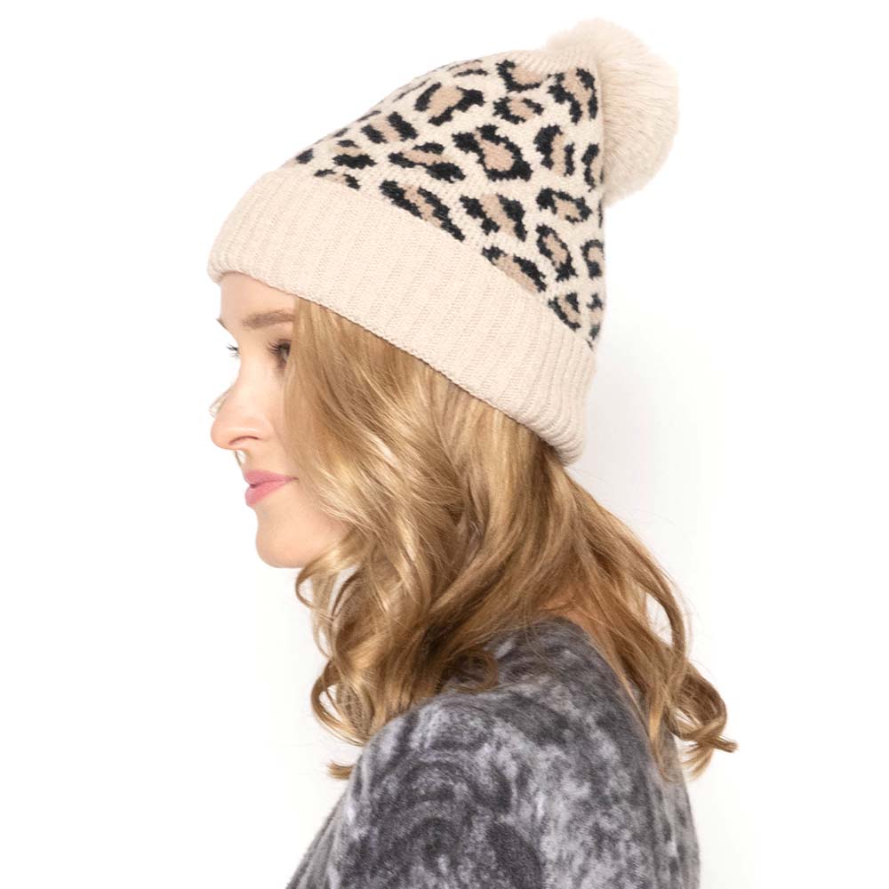HATEGORY Leopard Patterned Faux Fur Pom Pom Ribbed Beanie Hat