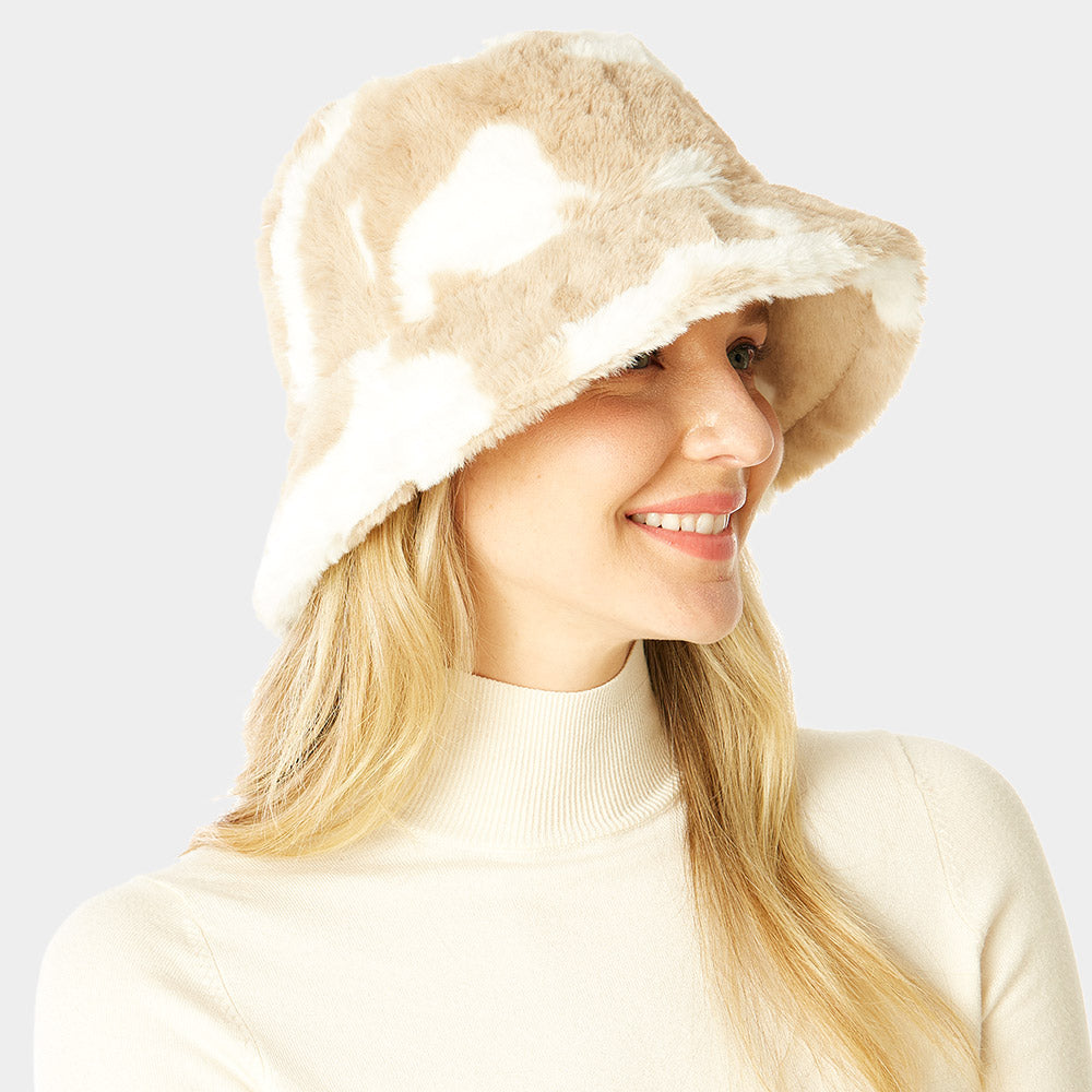 HATEGORY Cow Patterned Faux Fur Bucket Hat