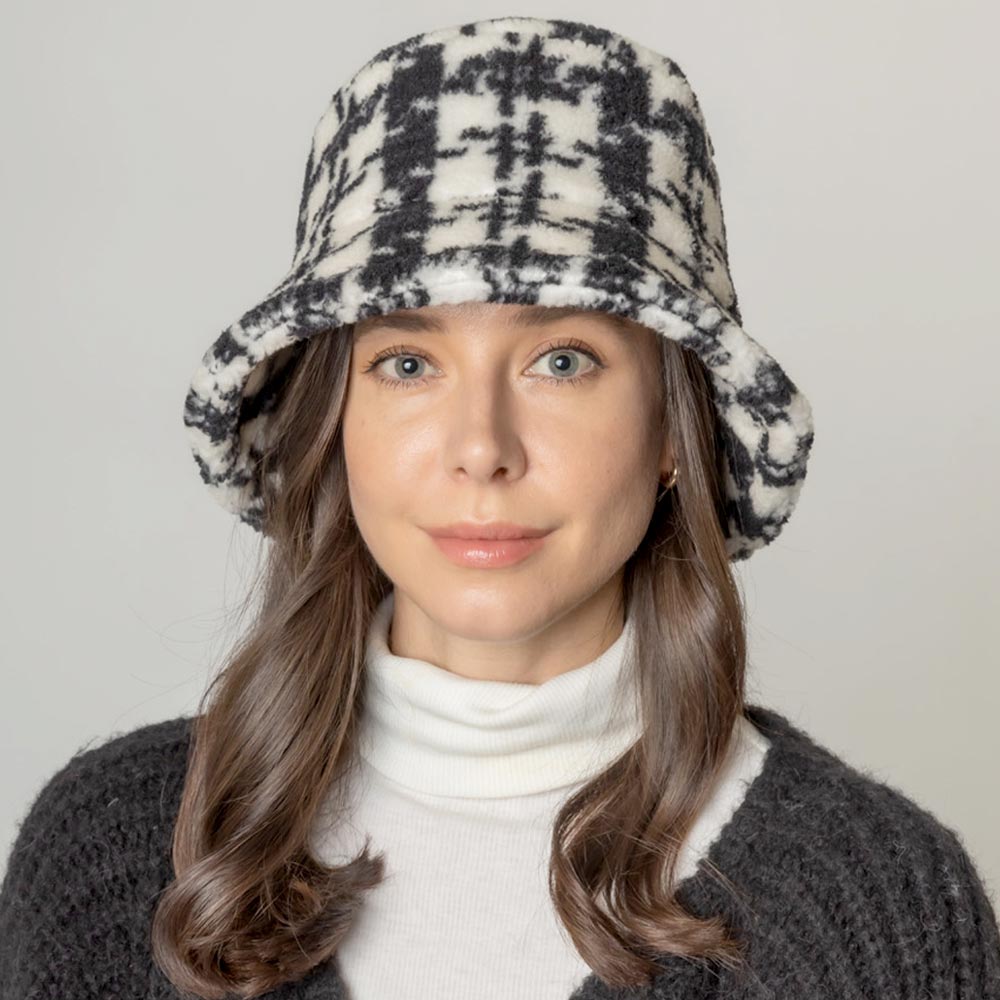 HATEGORY Plaid Check Patterned Sherpa Bucket Hat