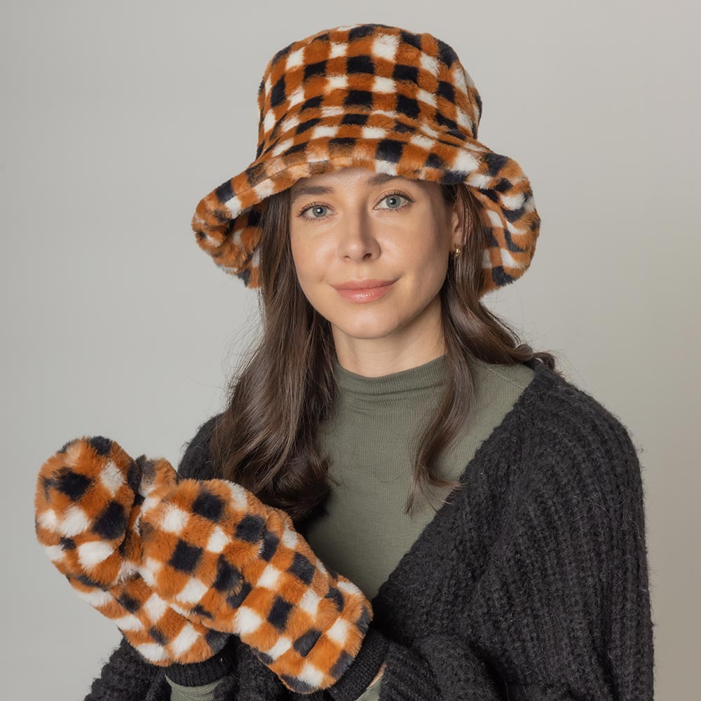 HATEGORY Checkered Faux Fur Bucket Hat