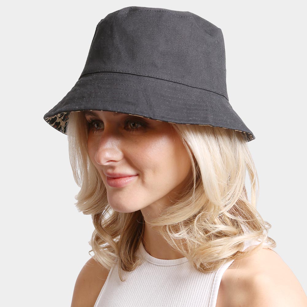 HATEGORY Leopard Patterned Reversible Bucket Hat