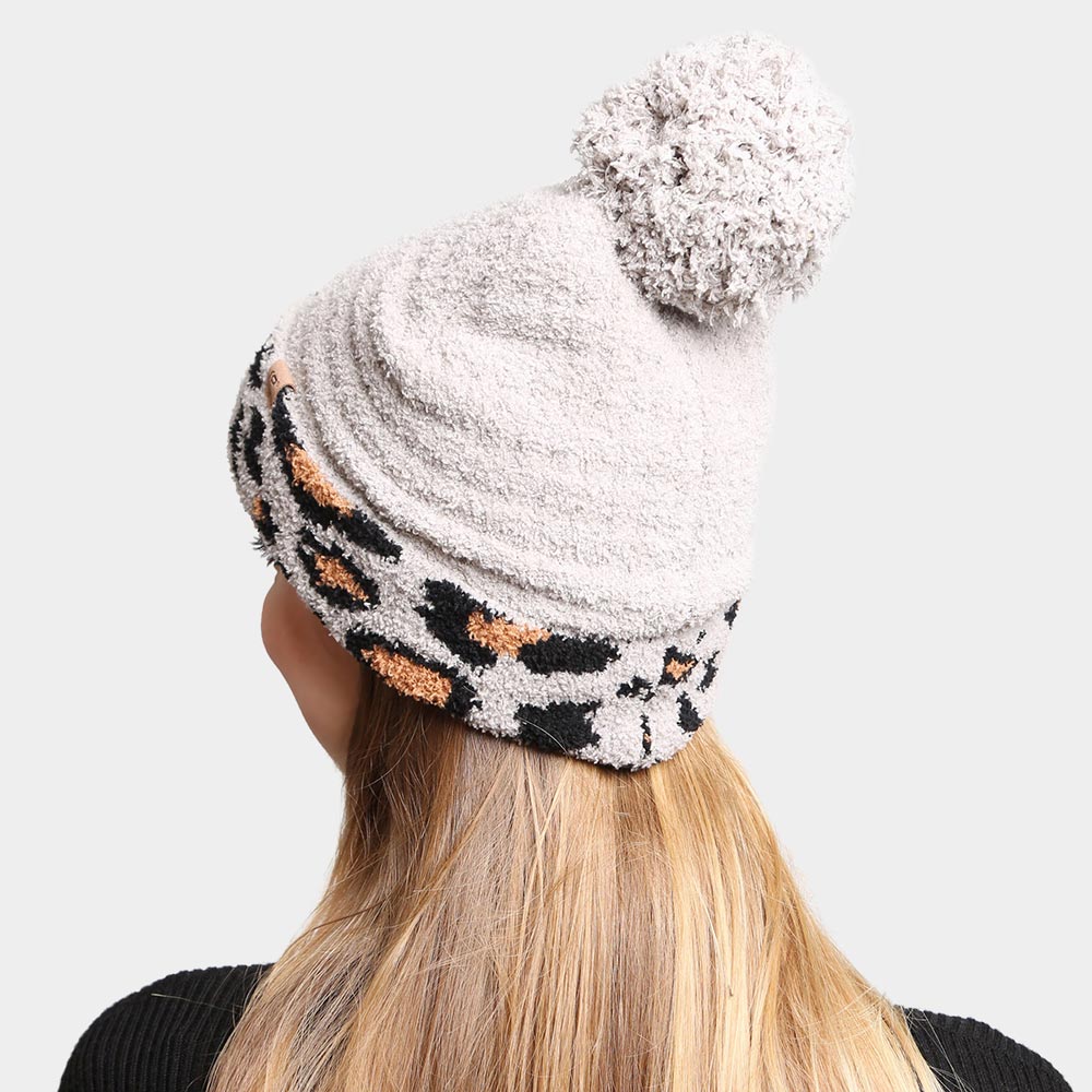 HATEGORY Solid Color Linked Leopard Accented Pom-Pom Beanie