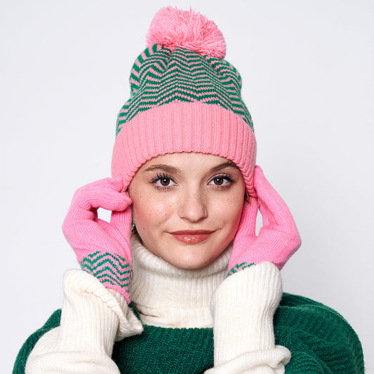 HATEGORY Zigzag Chevron Patterned Pom Pom Beanie Hat