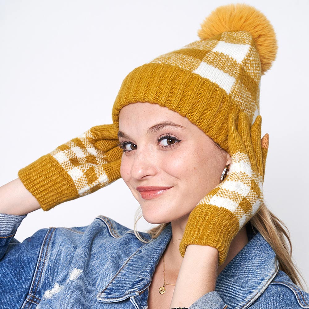 HATEGORY Buffalo Check Patterned Faux Fur Pom Pom Beanie Hat