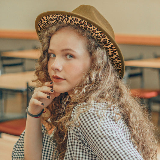HATEGORY Belt Band Accented Leopard Print Inside Solid Fedora Hat