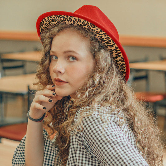 HATEGORY Belt Band Accented Leopard Print Inside Solid Fedora Hat