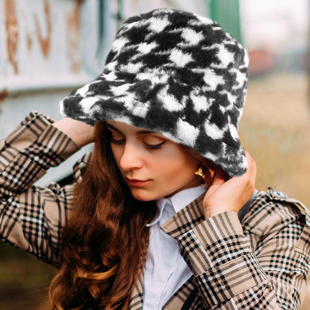 HATEGORY Houndstooth Patterned Faux Fur Bucket Hat