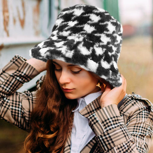 HATEGORY Houndstooth Patterned Faux Fur Bucket Hat